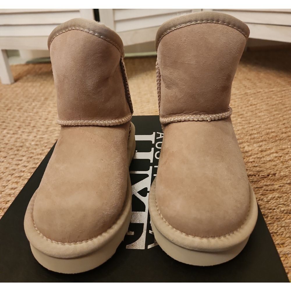 Australia Luxe Collective Beige Suede Boots Kids Size 8